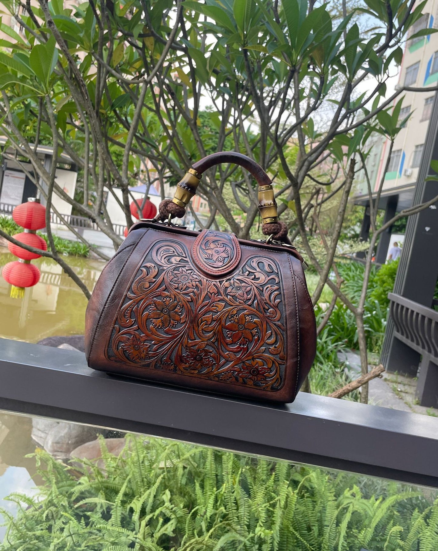 Women's Fashion Retro Clip Leather Carving Shoulder Messenger Bag