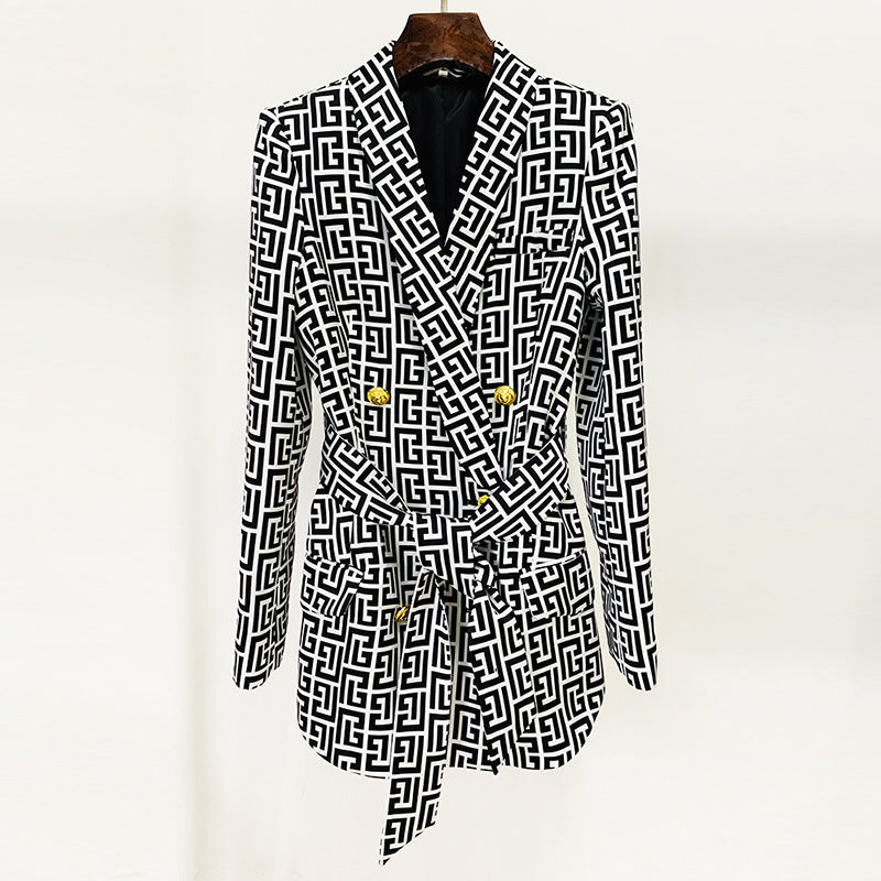 Mittellanger, zweireihiger Blazer mit grünem Fruchtkragen und Gürtel-Labyrinth-Print