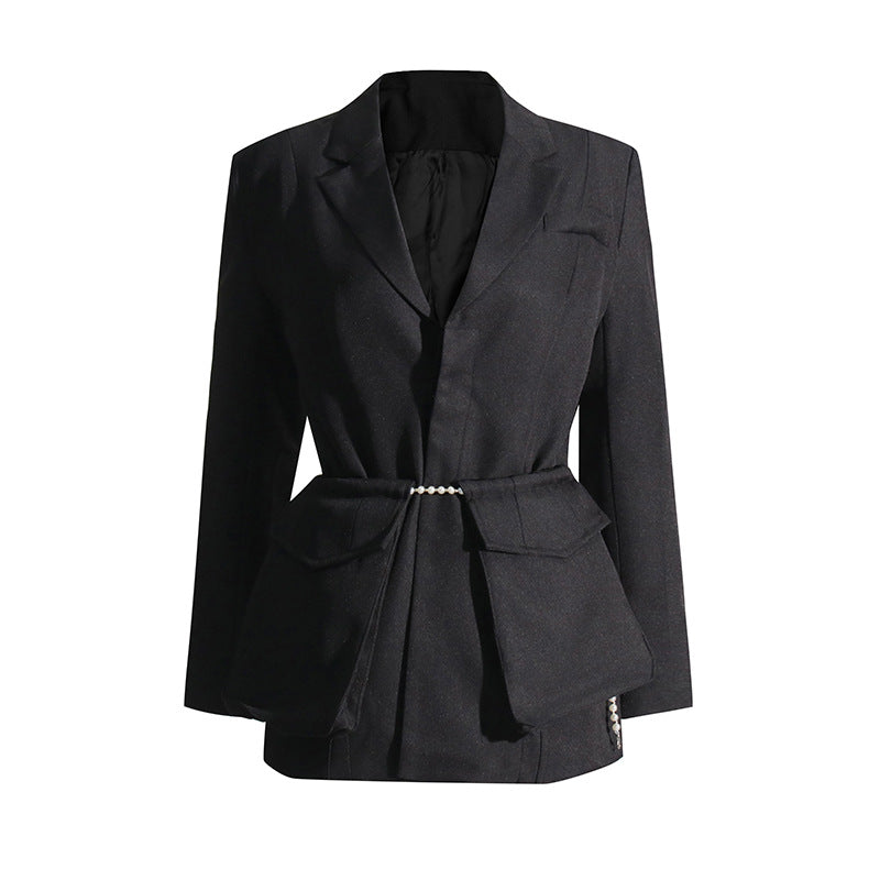 Herbstlicher Blazer mit Perlenkette und großer Taschendekoration, Slim Fit, dünn aussehender Blazer im Nischendesign für Damen