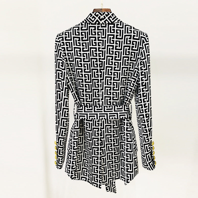 Mittellanger, zweireihiger Blazer mit grünem Fruchtkragen und Gürtel-Labyrinth-Print