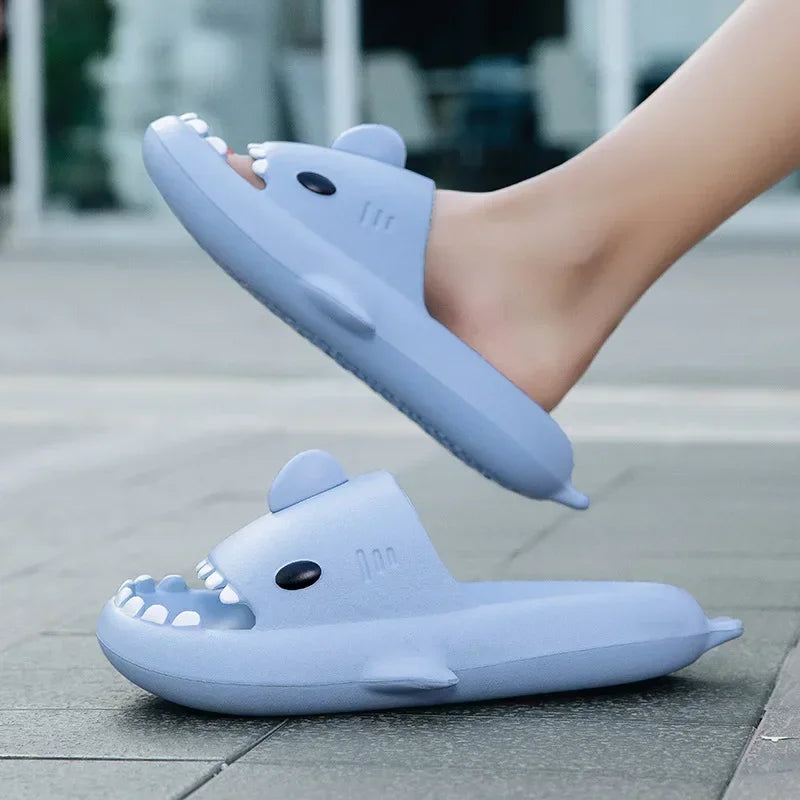 Zapatillas de tiburón para mujer, chanclas de baño para hombre, zapatos planos antideslizantes para el hogar, sandalias divertidas para niños al aire libre, novedad de verano 2024